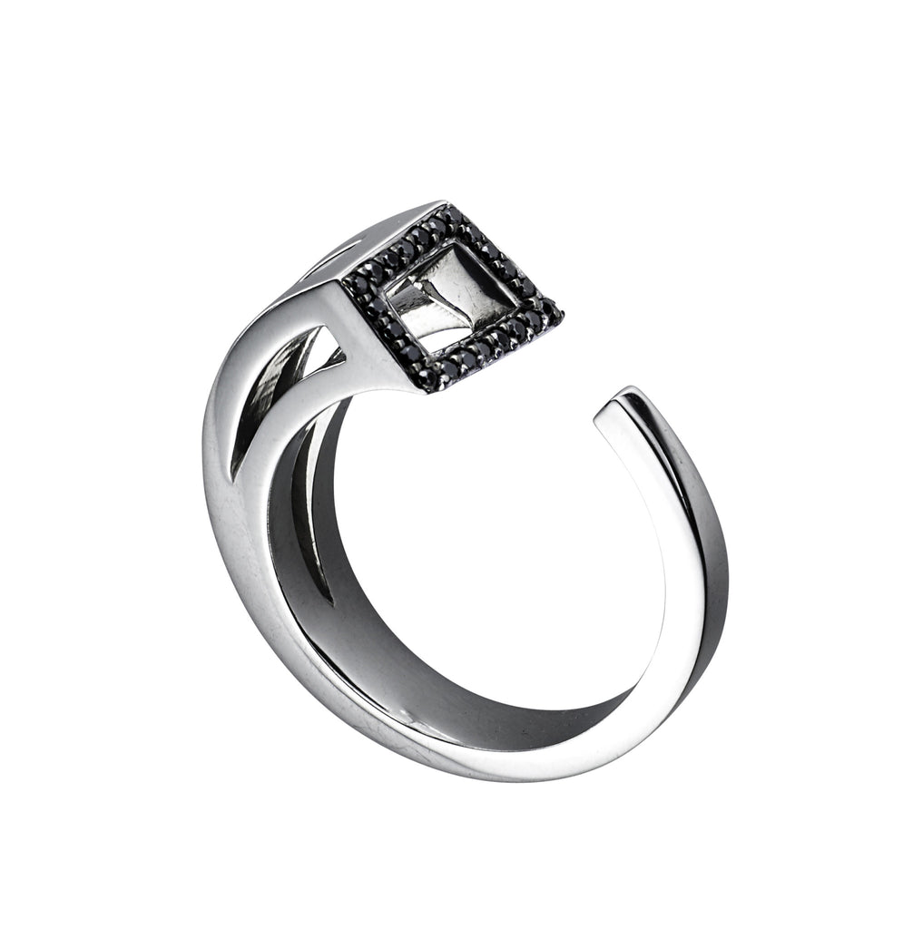 White gold with black diamonds and black rhodium
