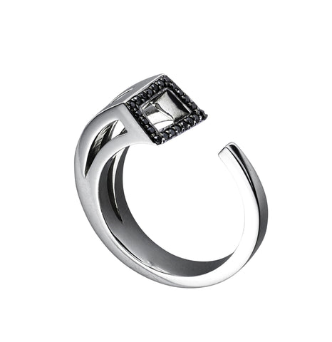 White gold with black diamonds and black rhodium